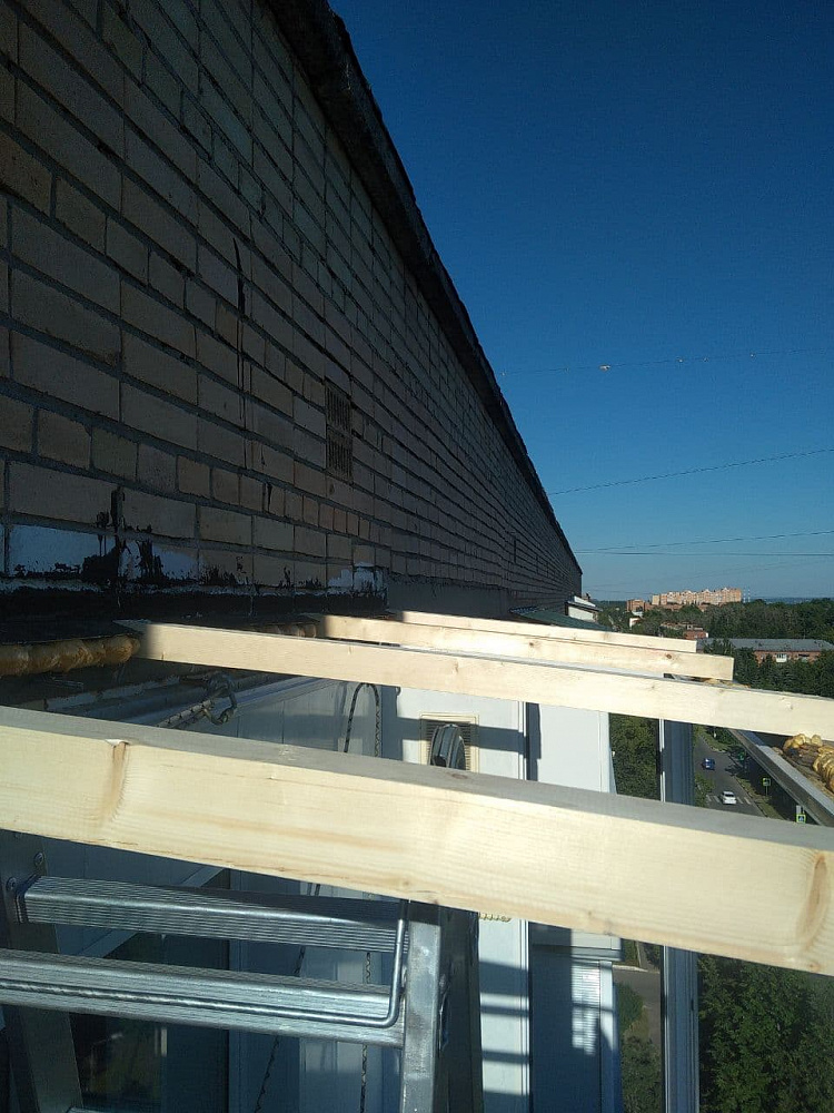 Установка козырька и ремонт на балконе №1
